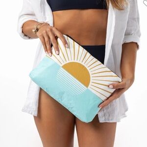 ALOHA Collection MID POUCH
Westside in mustard